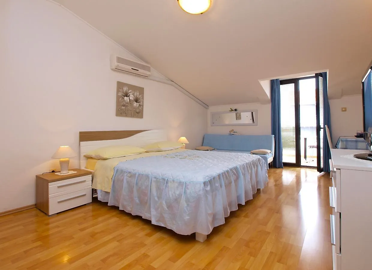Apartments Milan 1048 Rovinj Croatia